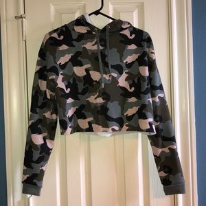 *BRAND NEW* camo print crop hoodie from H&M